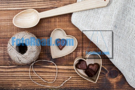 Rustic looking tabletop with wooden spoon, rope and paper and ch